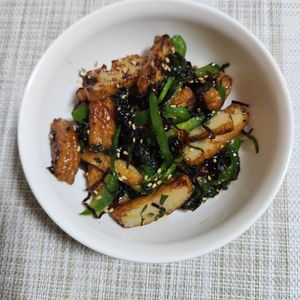 とももの作ってみた!投稿(ヘルシー和食のお惣菜🥗ピーマンとさつま揚げの塩昆布和え🤤)