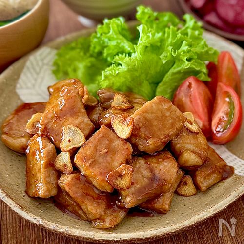 にんにく醤油でごはんがすすむ♩豚肉のひと口ソテー