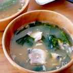 【サバ缶とわかめのお味噌汁】包丁使わず5分で汁物♪