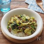 包丁不要で10分。野菜たっぷり！キャベツとにらの豚そぼろ丼