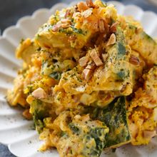 レンジで完成✨『濃厚デリ風サラダ』止まらない♡抱えて食べたい
