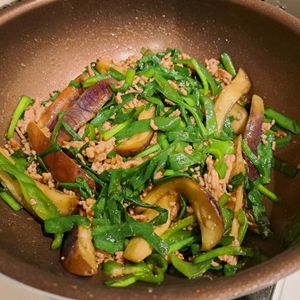mayuの作ってみた!投稿(【茄子とニラの旨辛肉炒め】おかわり止まらない！！)