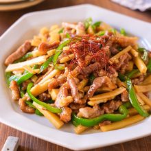 【王道の青椒肉絲】旬のたけのこで!食材3つ♪