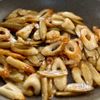 旬の香り♪【新ごぼうとちくわの甘辛ごま炒め】の工程3