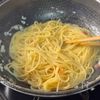【半熟たまごのペペロンチーノ】ワンパンで本格♪とろ〜り幸せ♡の工程3