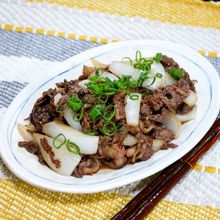 牛肉と新玉ねぎのピリッと甘辛炒め