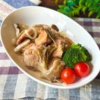 ワンパンでおうちバル！鶏もも肉ときのこの『無水』白ワイン蒸し
