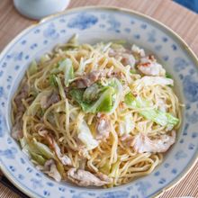 【キャベツと豚肉の塩焼きそば〜辛子酢添え】味変で♪