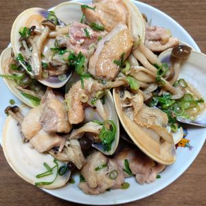ヒラメの作ってみた!投稿(＊白はまぐり(ホンビノスガイ)と鶏肉のバター醤油蒸し＊)