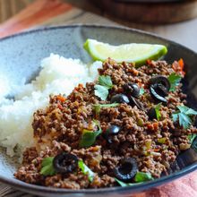 中南米の牛肉トマト炒め【ピカディージョ】ご飯にかけて