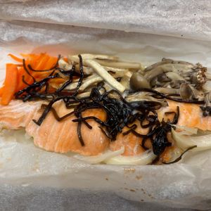たかろの作ってみた!投稿(【鮭ときのこの塩こんバター蒸し】レンジで完成！味付け簡単◎)