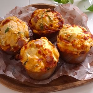 とのちゃまの作ってみた!投稿(ホットケーキミックスで簡単『ピザ風マフィン』朝食やおやつに♡)