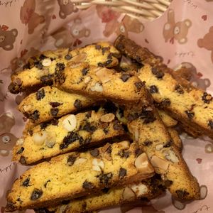 ぐ〜たら子の作ってみた!投稿(チョコとオレンジの米粉ビスコッティ【油・小麦粉・砂糖なし】)