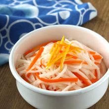 大根の大量消費に!基本の常備菜。大根とにんじんの紅白なます