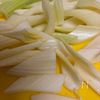 白出汁でセロリの浅漬けの工程2