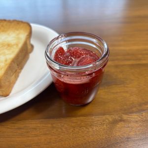 こむぎの作ってみた!投稿(色鮮やか！丸ごといちごの「いちごジャム」)
