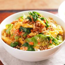 シャキシャキ惚レタスのピリ辛ガリマヨ丼