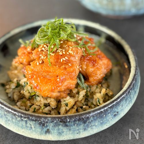 ご飯が進む♪【甘だれチキンとニラ混ぜ丼】