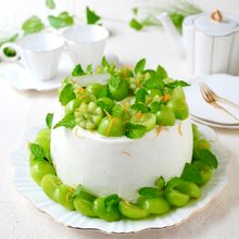 シャインマスカットの米粉抹茶シフォンケーキ