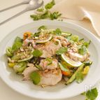 鶏むね肉のアジアンボリュームサラダ
