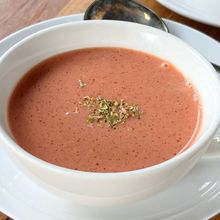 混ぜるだけで出来上がり「トマトと豆乳の冷製スープ」