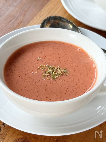 混ぜるだけで出来上がり「トマトと豆乳の冷製スープ」