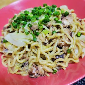 ヴェルの作ってみた!投稿(肉なし！ぱぱっと作れるサバ缶焼きそば)