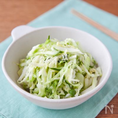手軽にあと一品！緑野菜のさっぱり塩もみサラダ