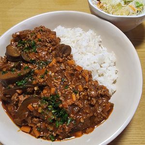 ナムディの作ってみた!投稿(【レンジで楽々】ズボラで絶品！ゴロゴロ茄子のミートカレー)