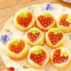【冷凍パイシートで簡単】ひとくち苺パイ