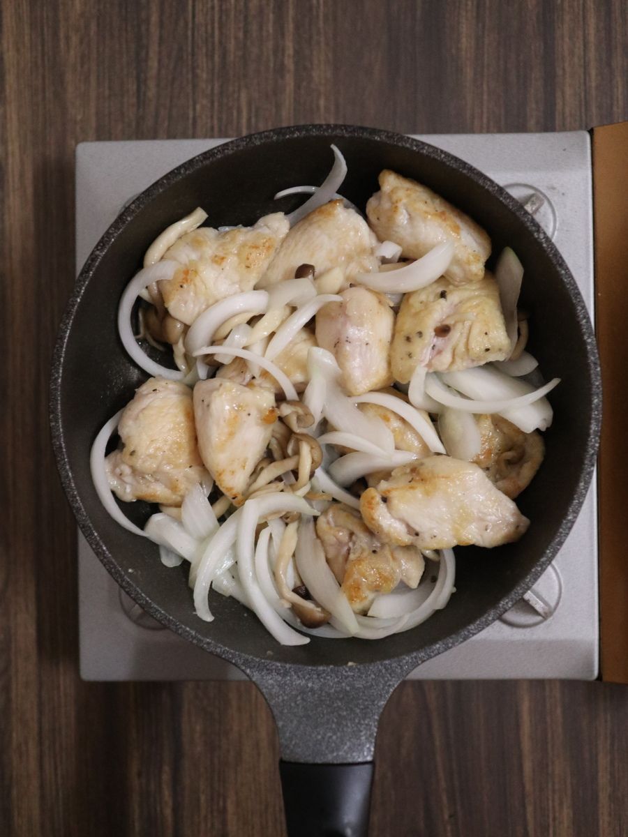 ワンパン15分！【鶏むね肉のガーリックトマト煮】 | レシピサイトNadia