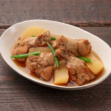 鶏手羽元と大根の煮物