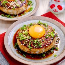 『特製甘辛うまだれのBIG豚つくねバーグ〜卵黄のせ〜』