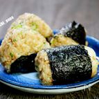 豚ひき肉そぼろおむすび