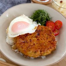 フライパンひとつ『ふわふわ鶏つくね丼』