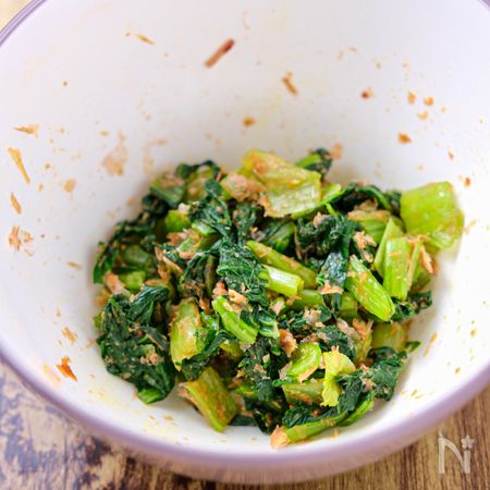 小松菜を加熱して味付ける