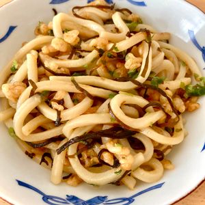 りぃママの作ってみた!投稿(簡単なのにめちゃうまっ♪塩昆布たぬき焼うどん)