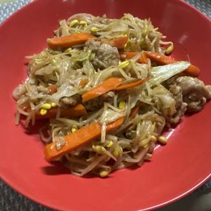 チョビの助の作ってみた!投稿(行列の定食屋さんの🍚ぶっ濃い濃厚ソースの肉野菜炒め定食🤩)