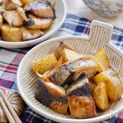 ご飯が進む！『ぶりとじゃがいもの甘辛にんにく醤油炒め』