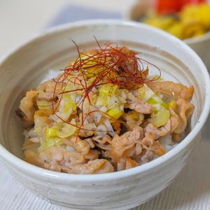 莉子の作ってみた!投稿(焼肉屋さんのネギ塩豚カルビ丼)
