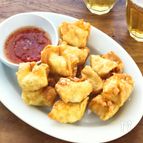 タイの屋台つまみ『うずら卵のワンタン包み揚げ』