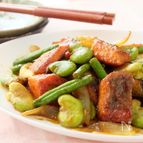 〈くらし薬膳〉鮭とそら豆のカレー炒め