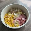 コーンの甘みでごくごく飲める！白菜の豆乳味噌汁の工程1