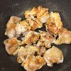 鶏肉と根菜の《こってり甘辛♡にんにく炒め》の工程1