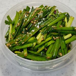 ひろりぃの作ってみた!投稿(これぞご飯泥棒！辛さがクセになる絶品壺ニラ)