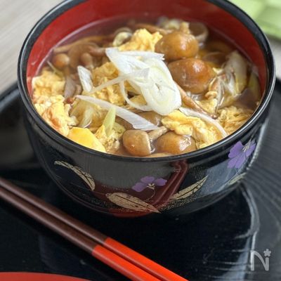 寒い日にあったまる！なめこのかき玉うどん