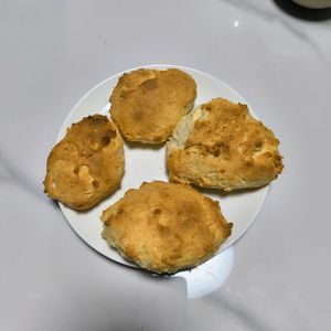 1283833の作ってみた!投稿(《材料たったの2つ!》《誰でも簡単!》速攻作れるお手軽パン)