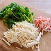【えのきとほうれん草とかにかまの和え物】レンジでさっぱり副菜の工程1