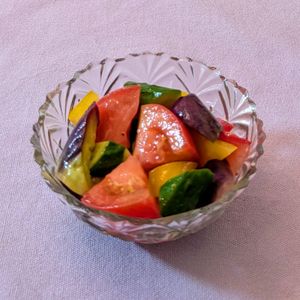 𝔂𝓾𝓶𝓲🍓の作ってみた!投稿(10分！レンチン革命＼なすとトマトのレモンガーリックサラダ／)