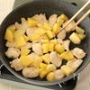 【10分で完成💛】ささみとじゃがいもの甘辛バター照り焼きの工程4